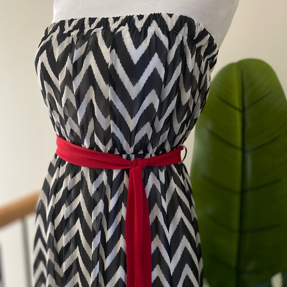 Yetts Dresses & Skirts - YETTS maxi dress with black & white chevron